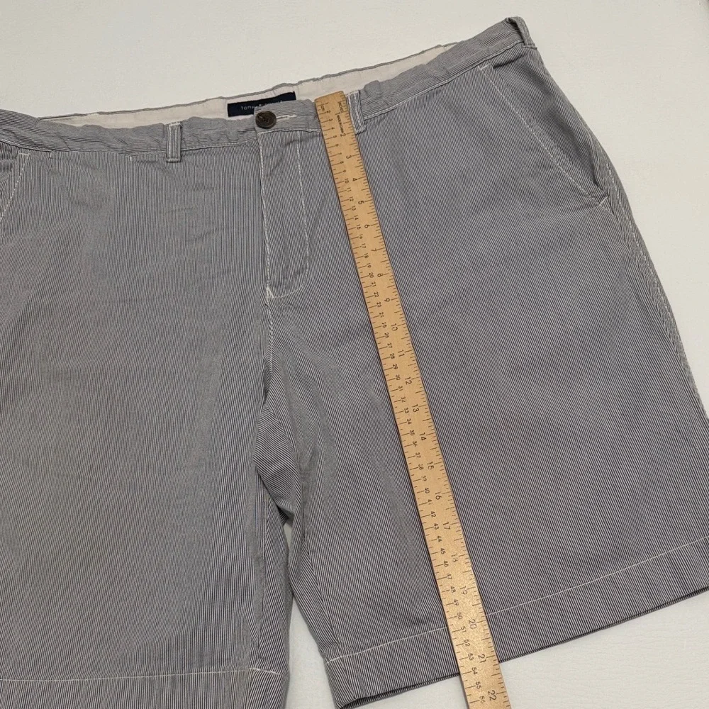 Tommy Hilfiger‎ Men's Striped Chino Shorts Size 42 Gray White Casual